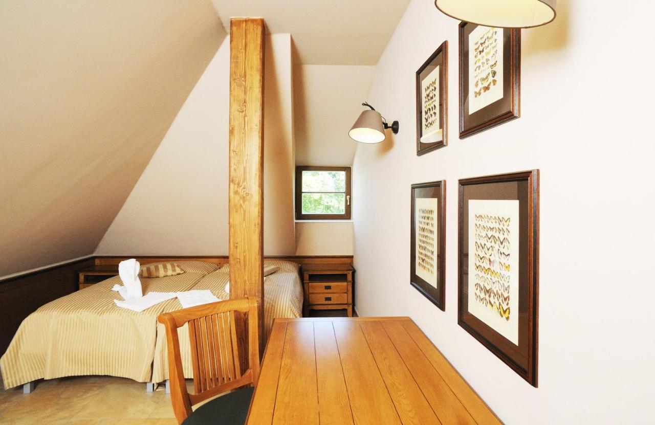 Hotel Kristin Hradek เดชชิน ภายนอก รูปภาพ